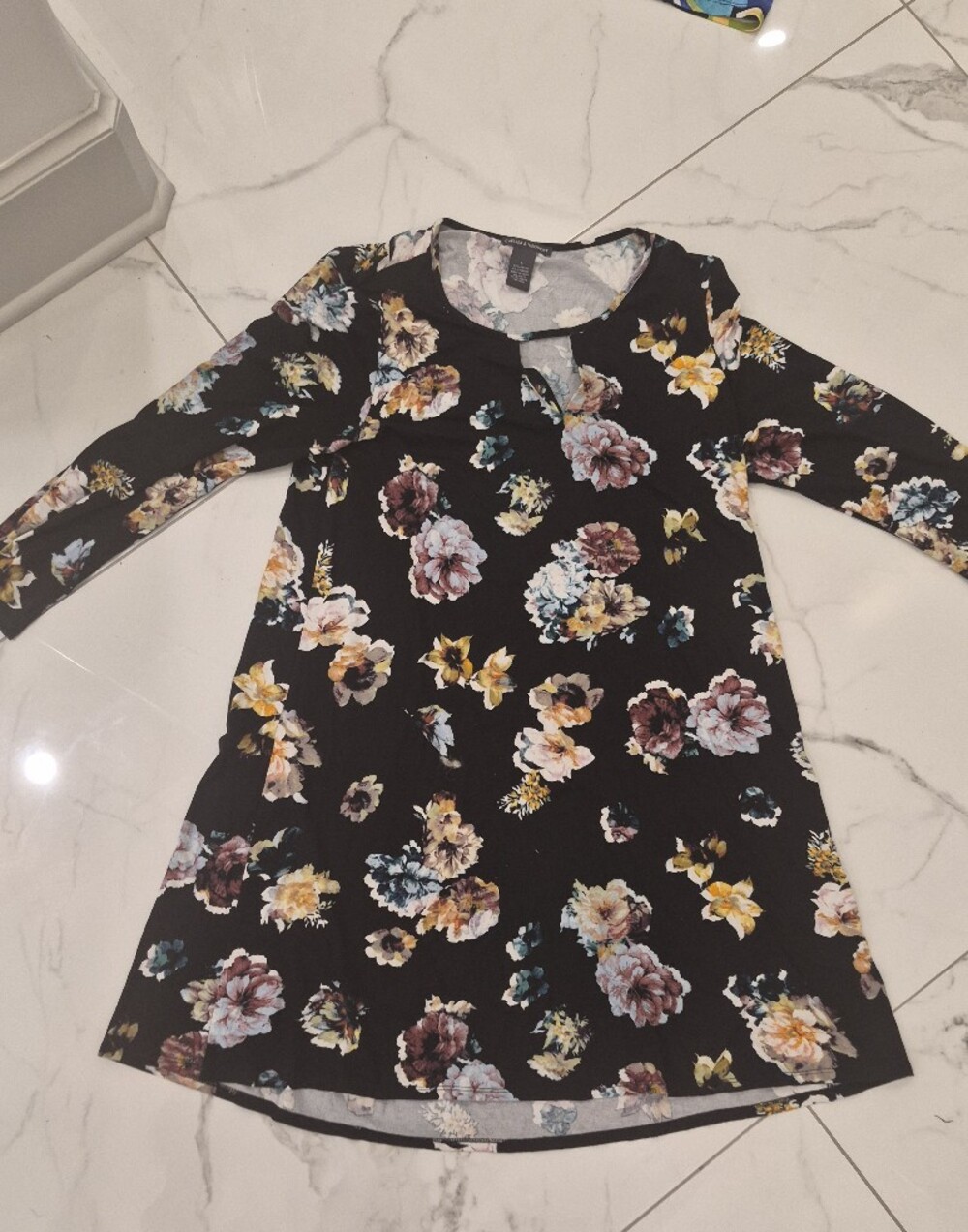 Chelsea & Theodore Black Floral Long Sleeve Tunic Nwot